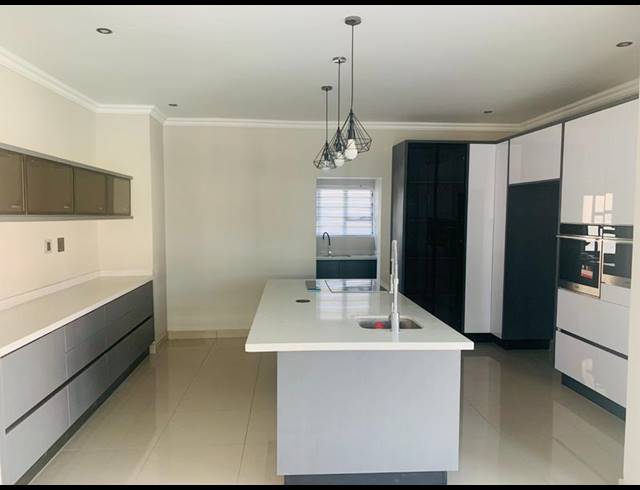 5 BEDROOM HOUSE FOR SALE IN SAVANNAH COUNTRY ESTATE